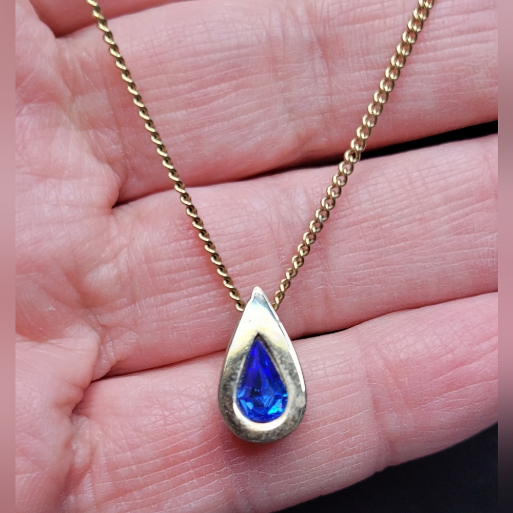 AVON 1976 Teardrop Pendant Gold-tone 19" Necklace Blue September Birthstone